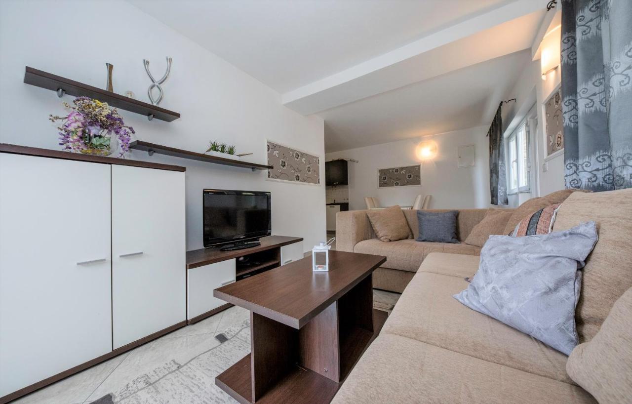 Apartments Anica Kampor المظهر الخارجي الصورة